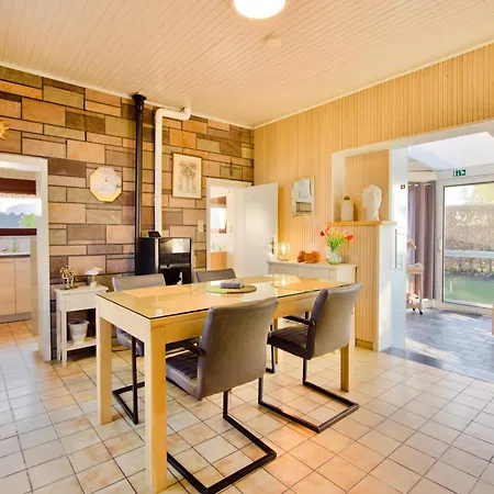 Vakantiehuis Modern In Hollebeke With Private Garden
